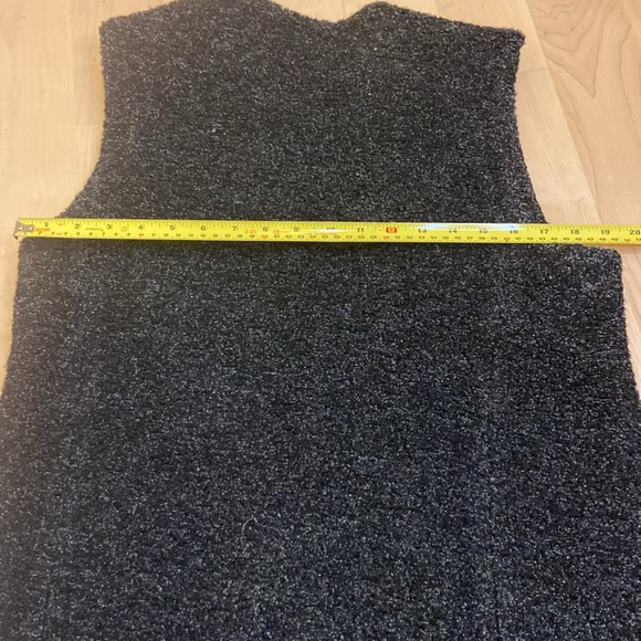Club Monaco bouclé long line vest wool mix. M - Picture 7 of 9